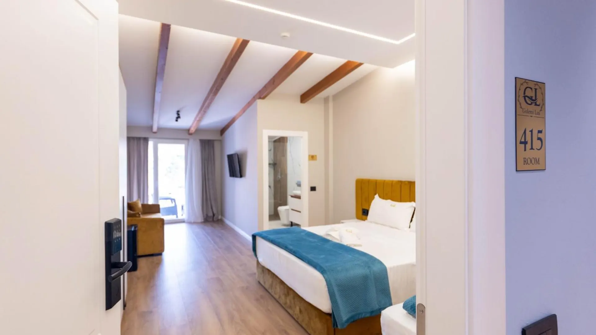 Golemi Lux Hotel