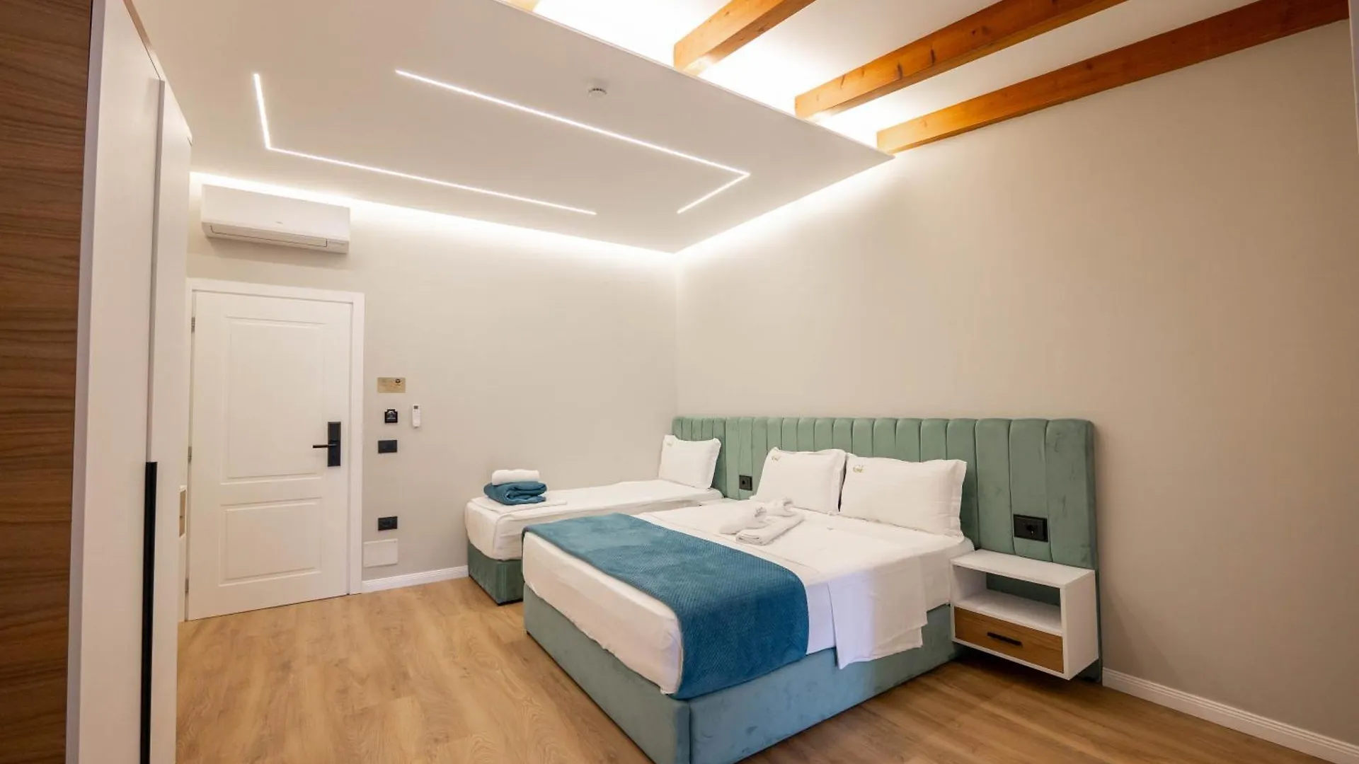 Golemi Lux Hotel