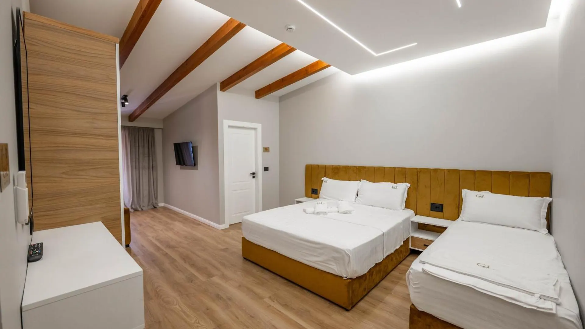 Golemi Lux Hotel