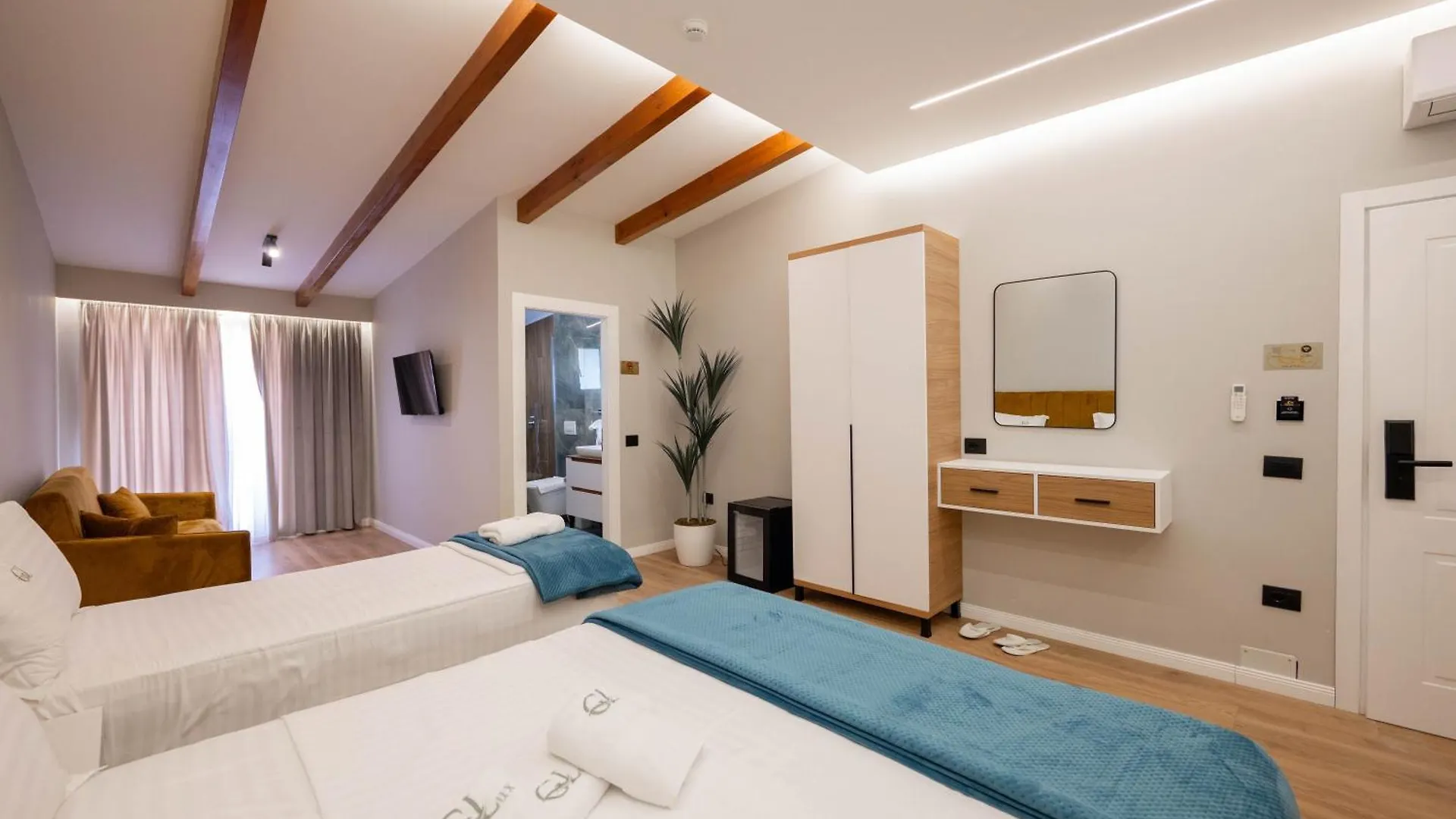Golemi Lux Hotel
